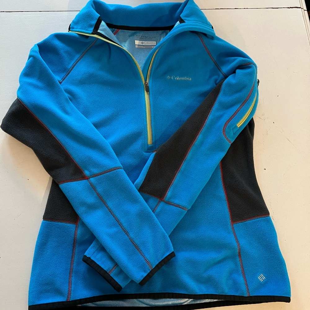 Columbia Women’s Blue and Black 1/2 Zip Pullover with Zip Sleeve Pocket. Size M